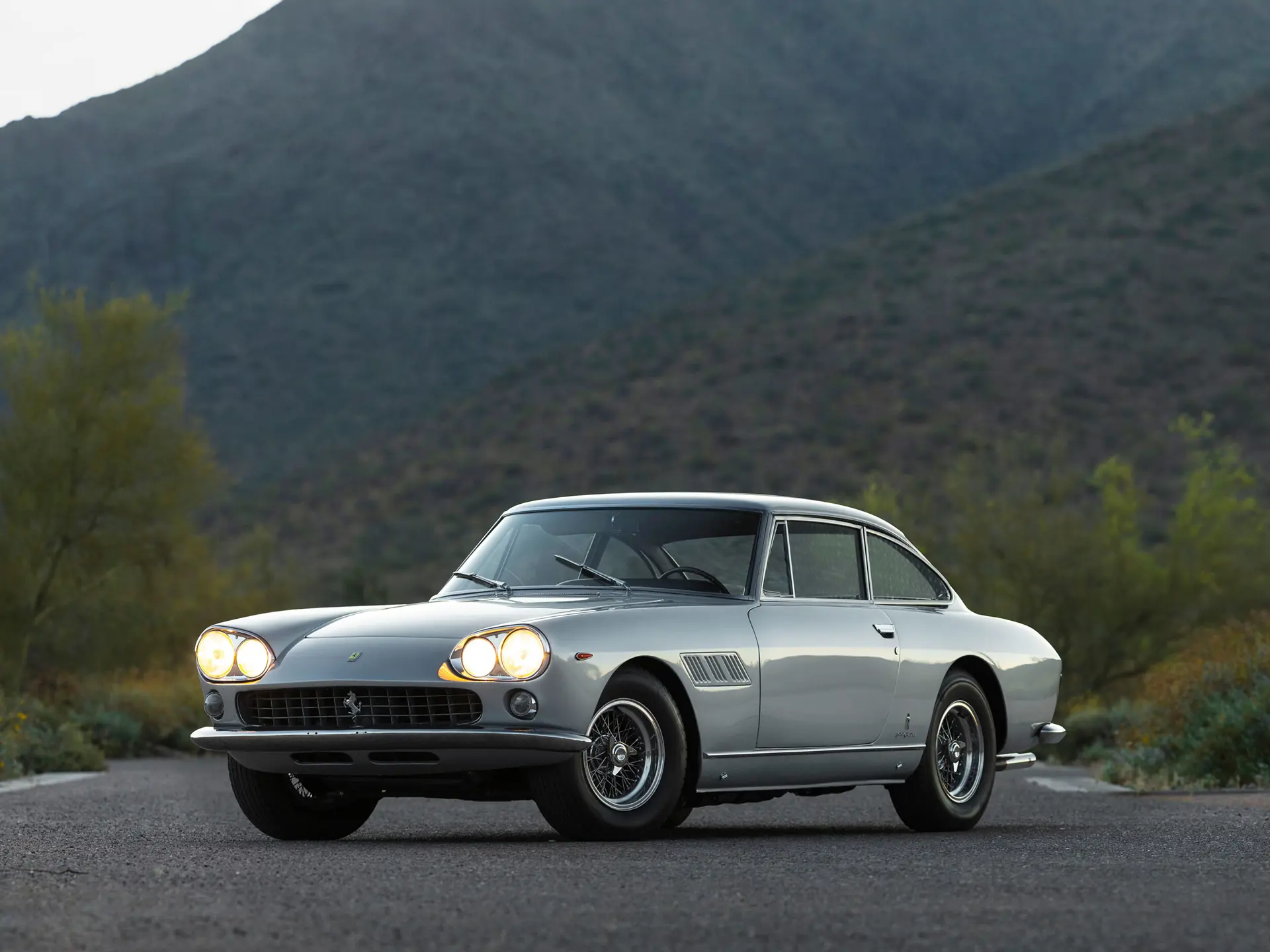 A.D.B. フェラーリ 330GT 2＋2 A.D.B. フェラーリ 330GT 2＋2 FERRARI 330GT 2+2 | W124