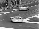 The Ferrari 512 S of Walker and de Fierlant leads the number ‘30’ Matra-Simca MS650 at the 1970 24 Hours of Le Mans