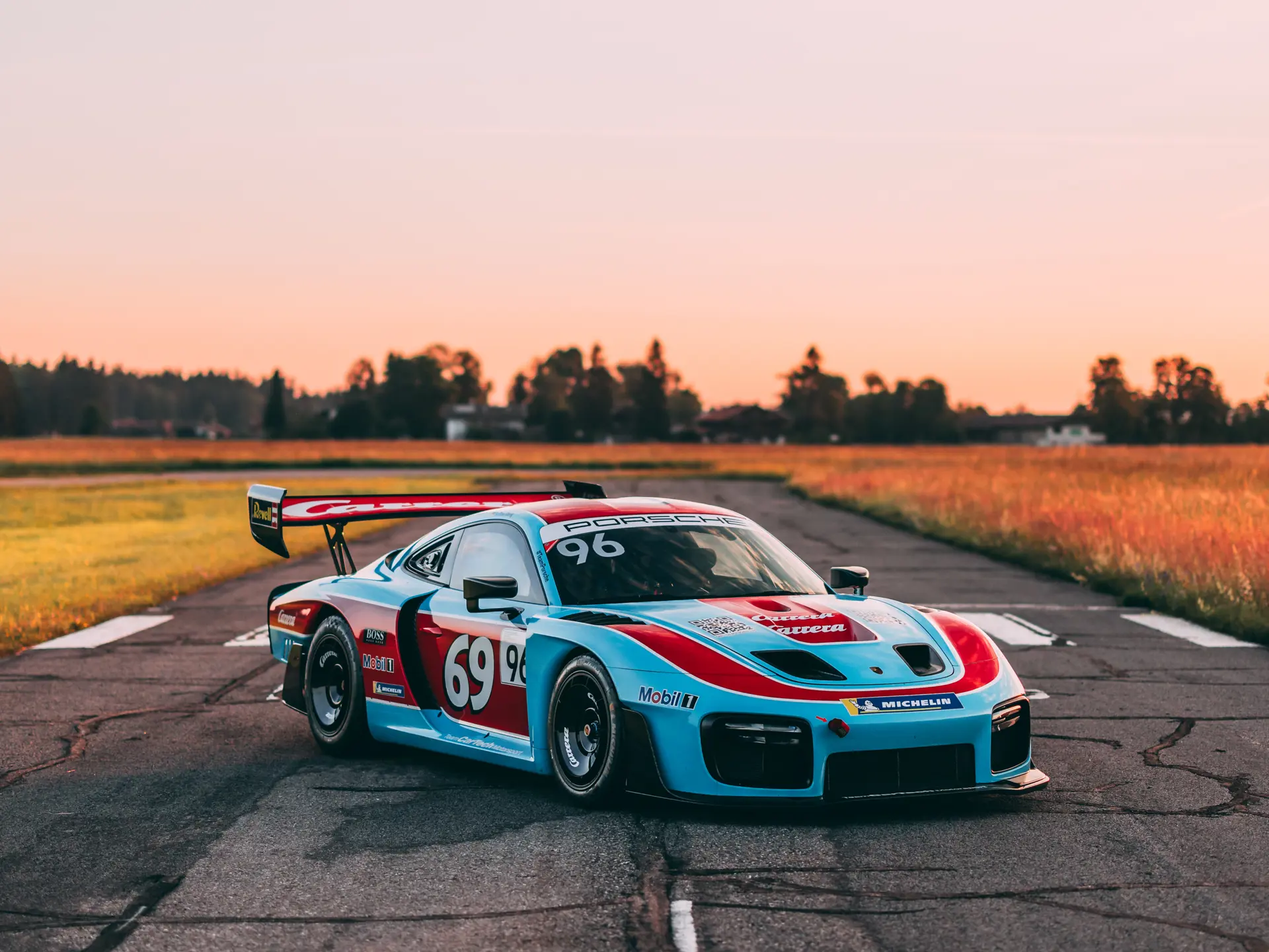 [42 x 59.4 cm] Porsche 935 2018 Officiell : 2018 Porsche 935 · Sir Pierre\u0027s Godispåse
