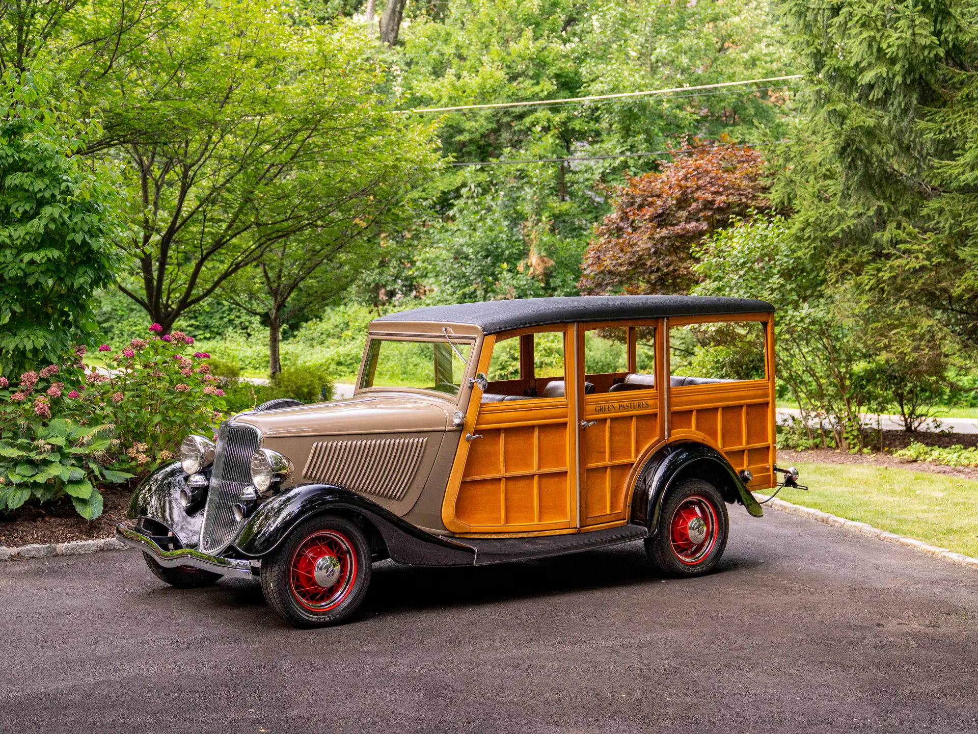 1933 Ford V8 Wagon