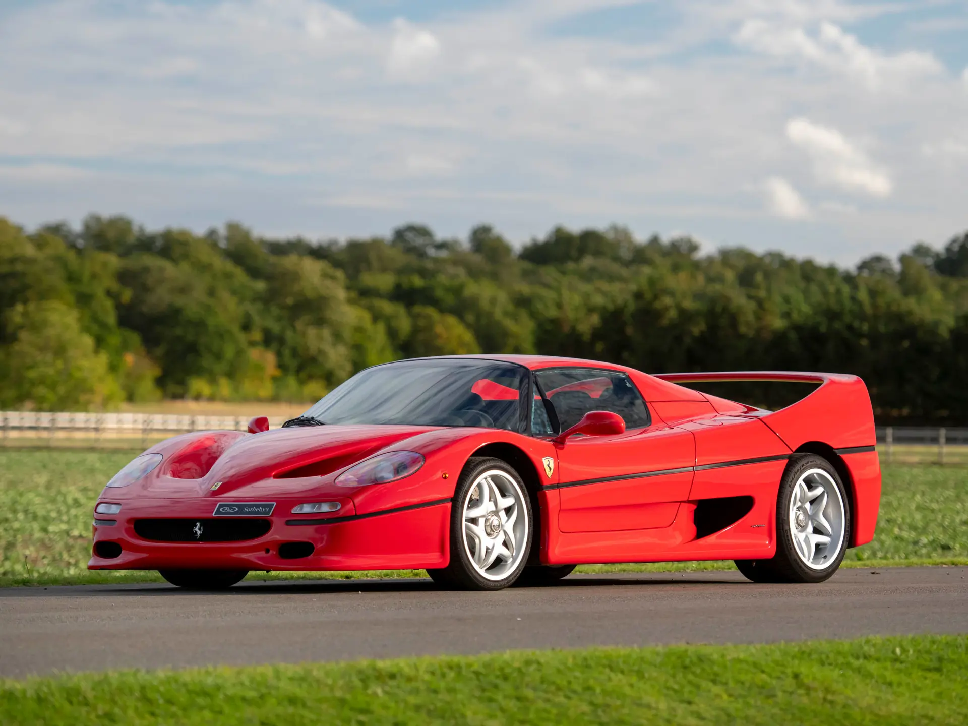 ヨコモ　フェラーリ　f50 Ferrari F50 A legendary limited edition car that inherits