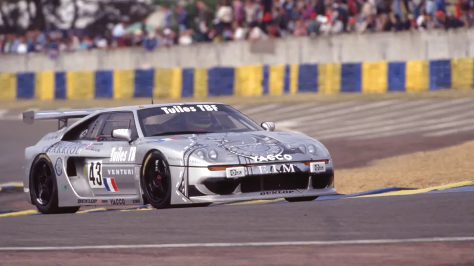 Chassis 003 is threaded through the Dunlop Chicane during the 1995 24 Hours of Le Mans.