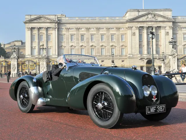 Aston Martin 1914 to 1940 洋書 d6b209512e725de51c4e62e56a2aea