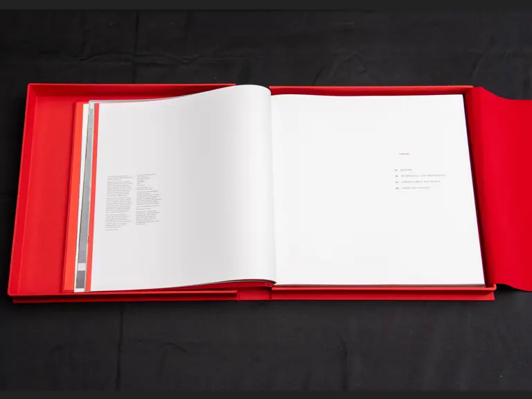 再再値下げ❗️正規フェラーリオーナーズカタログレザーBook 再再値下げ❗️正規フェラーリオーナーズカタログレザーBook