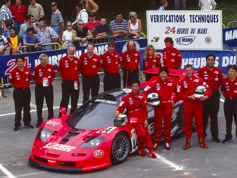 Chassis number 27R as seen at the 1997 24 Hours of Le Mans.
