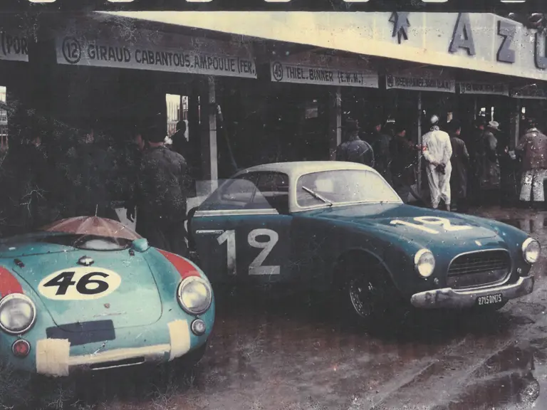 This 212/225 Export is beautifully captured in the pit lane at the 1956 1000 km of Paris.