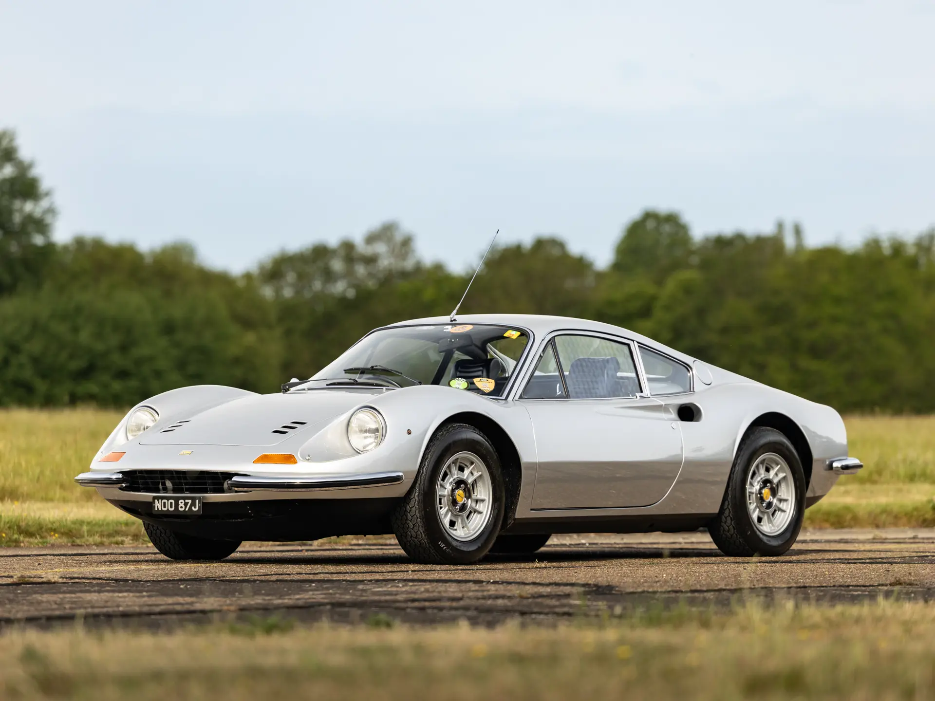 MAKEUP Dino 246 GT Type - E 1971 ロッソコルサ 1971 Ferrari Dino 246 GT by Scaglietti | The Woodcote Park Auction
