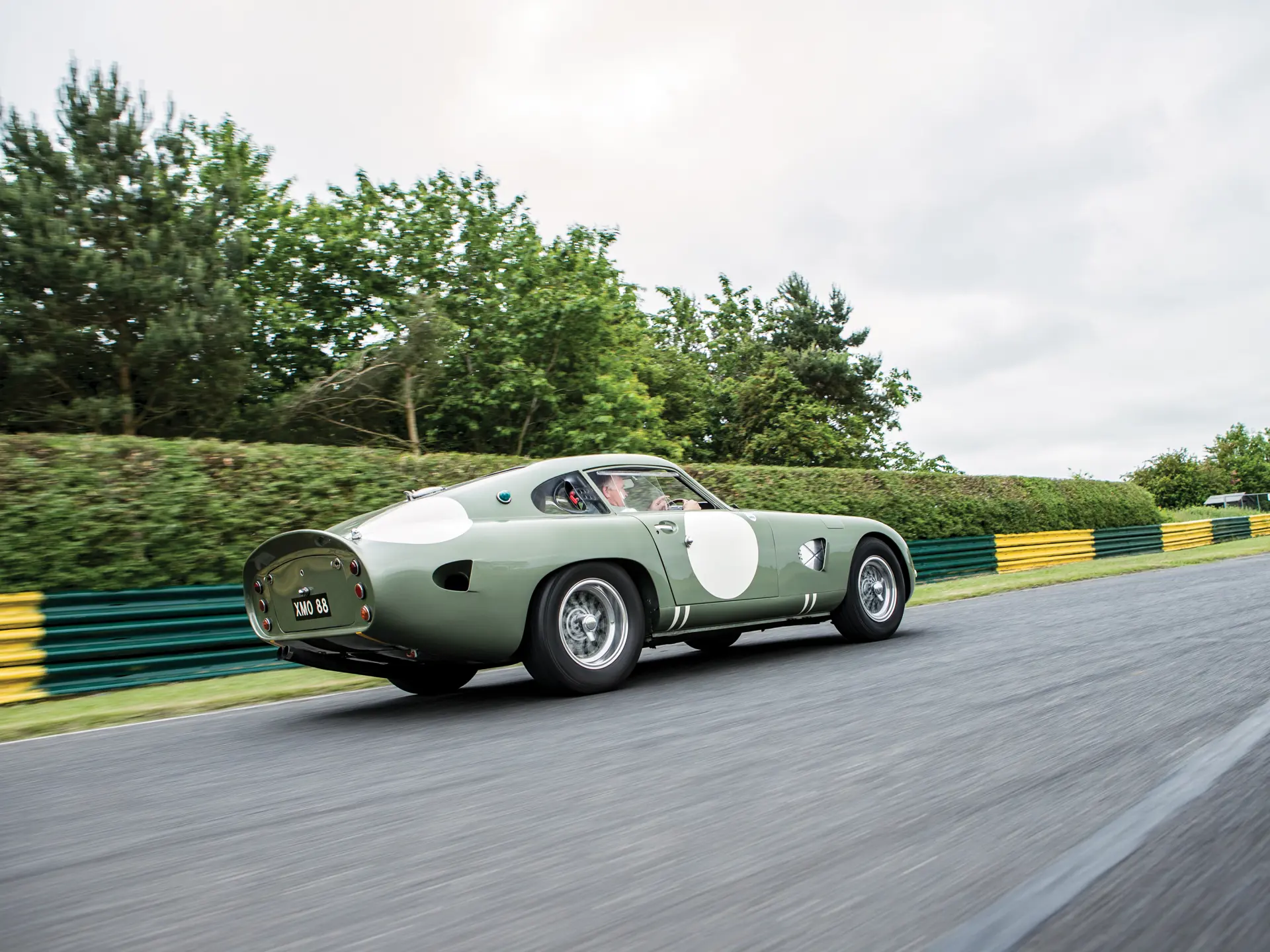 1963 Aston Martin DP215 Grand Touring Competition Prototype - imagen 1
