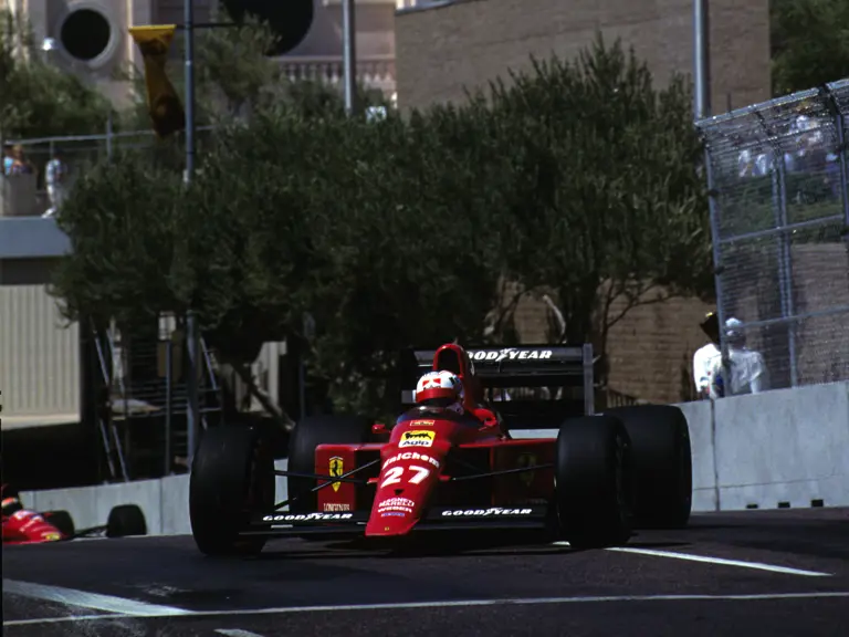 Nigel Mansell racing the Ferrari 640, “chassis 109”, at the 1989 United States Grand Prix.