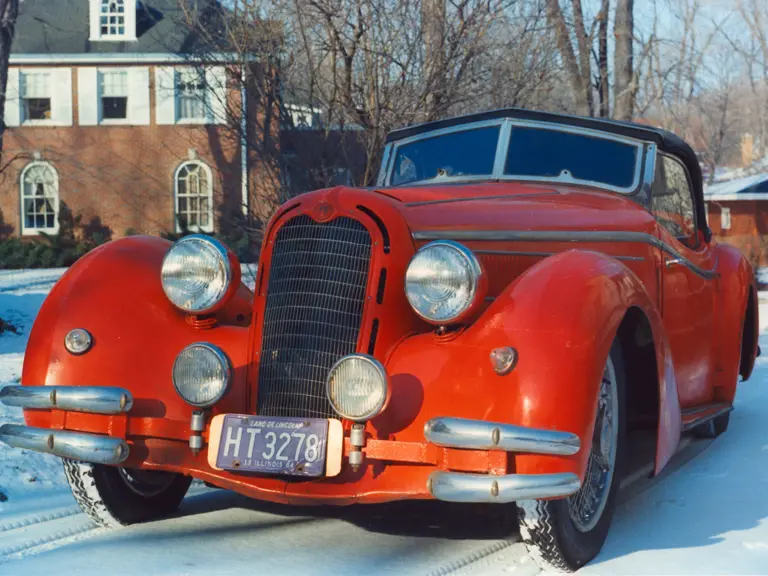 The Alfa Romeo is pictured in Chicago in the 1960s. Compared to earlier appearances, the car has notably lost its single wing-mounted mirror and lights in addition to the windscreen attachments.