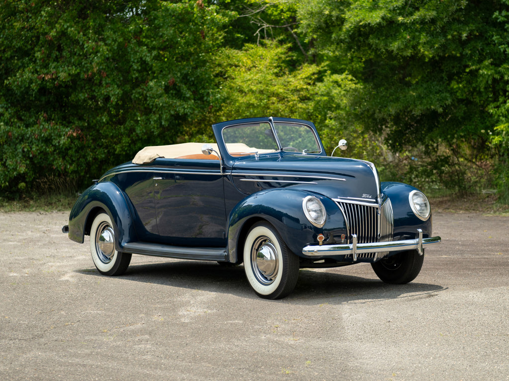 1939 Ford DeLuxe Convertible Co...