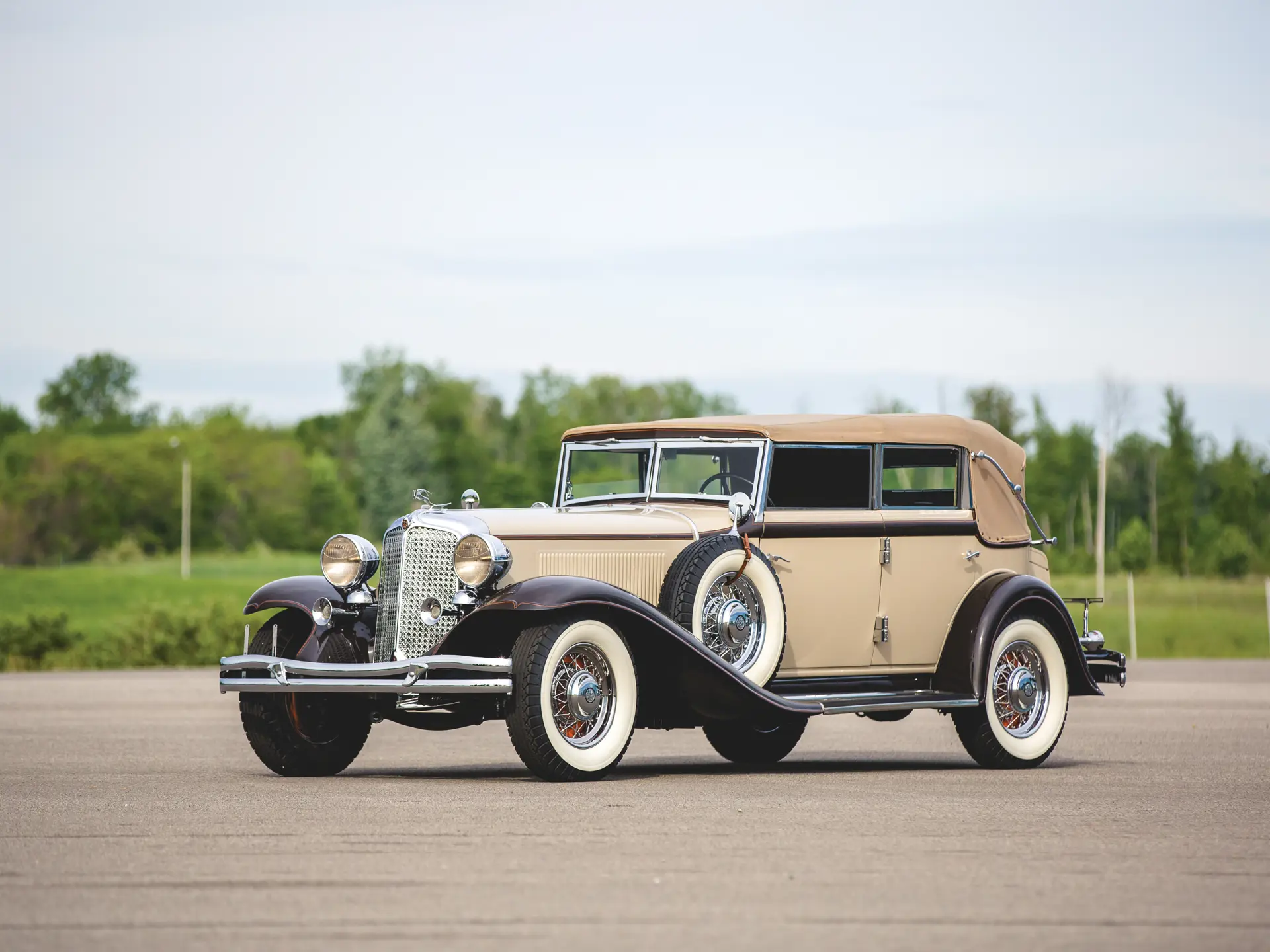 1932 Chrysler CH Imperial Convertible Sedan | Motor City 2015 | RM