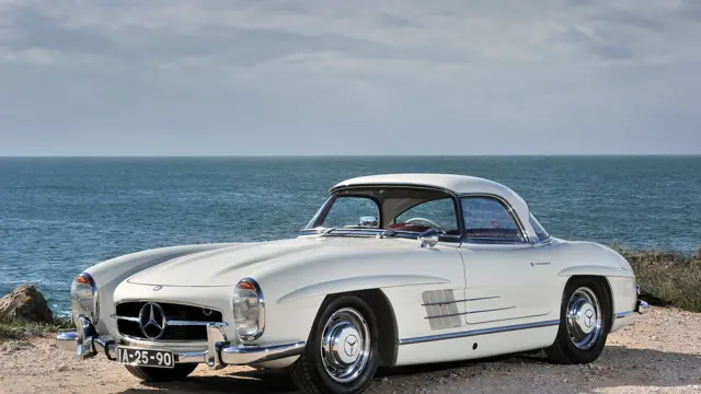 1962 Mercedes-Benz 300 SL Roadster | Villa Erba 2013 | RM