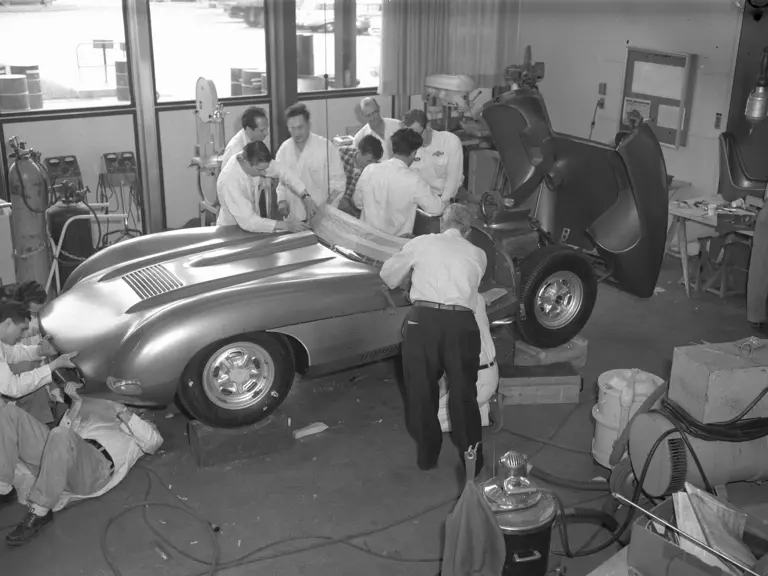 General Motors Styling department’s aerodynamic body fitted to the Corvette SS, constructed of lightweight magnesium.