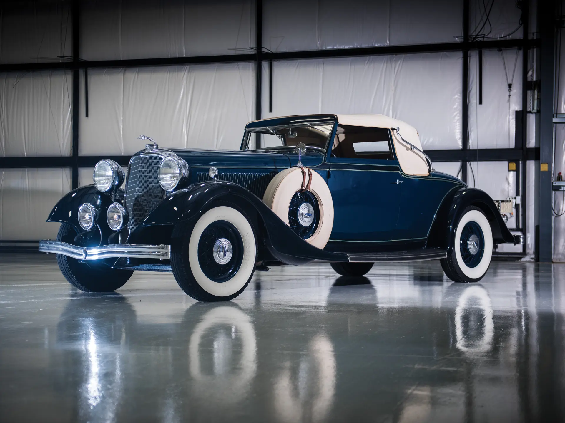 リンリン 1933 Lincoln Model KB Convertible Roadster by LeBaron | Amelia