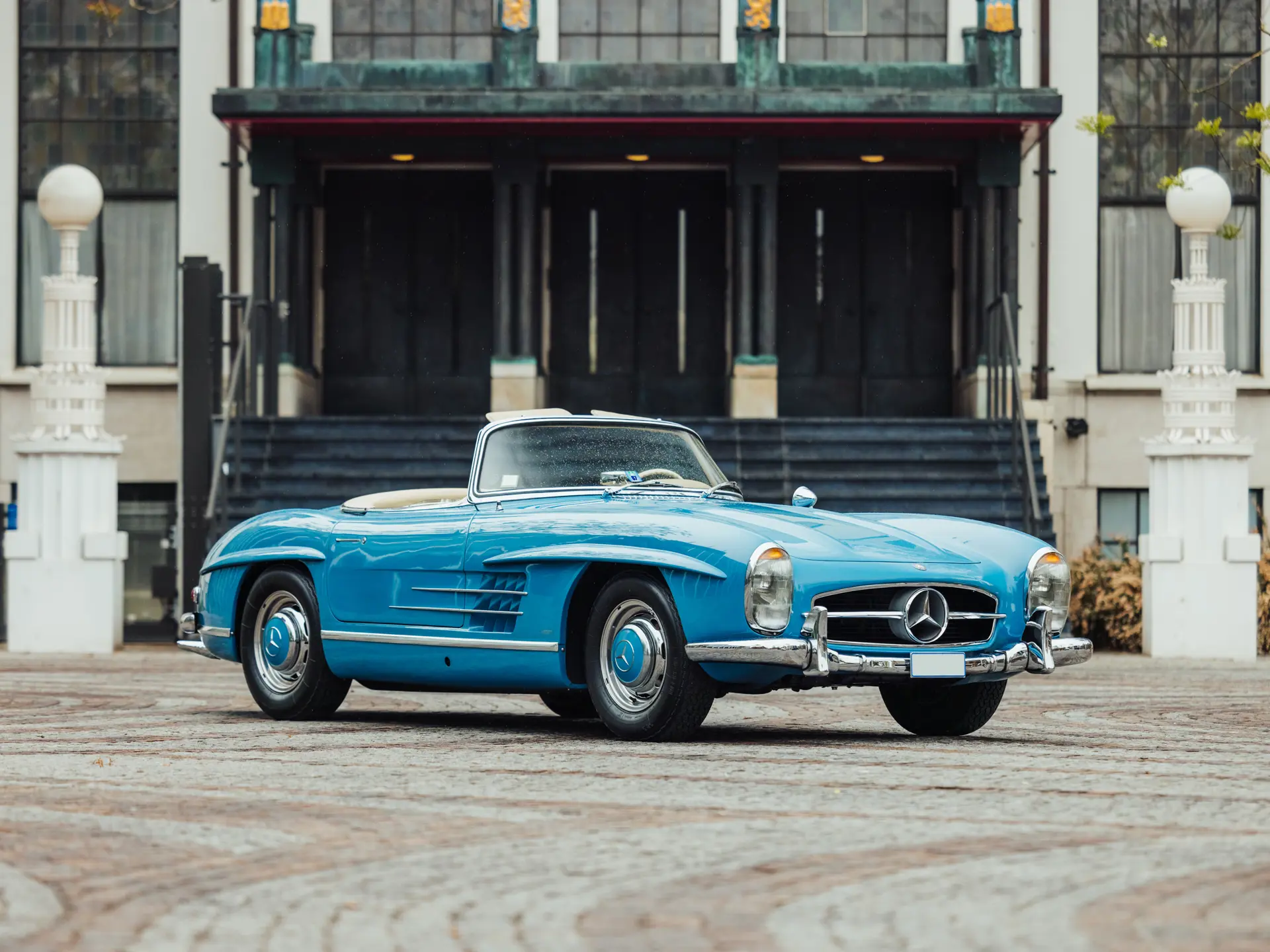 独創的 Roadster SL 300 Mercedes-Benz 1962 | Sotheby's RM | Milan ミニカー