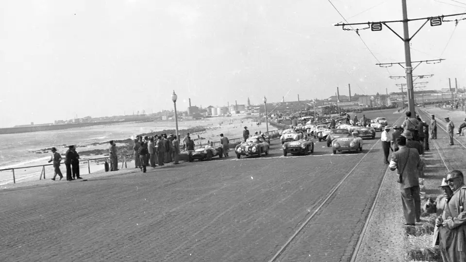 Nogueira’s Denzel can be seen on the far right, just before the start of the 1954 Circuito de Porto race.