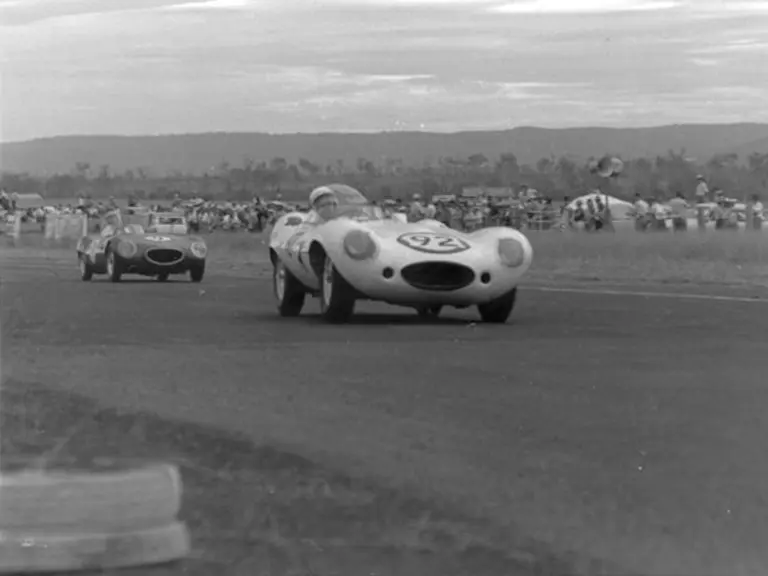 XKD 520 as seen at Phillip Island on December 26, 1958 in the ownership of David Finch.