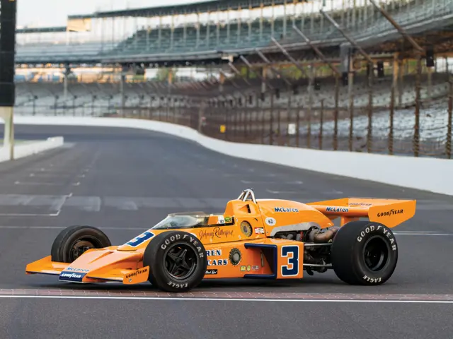 F1 McLAREN 104 シリアルナンバー付き F1 McLAREN 104 シリアルナンバー付き