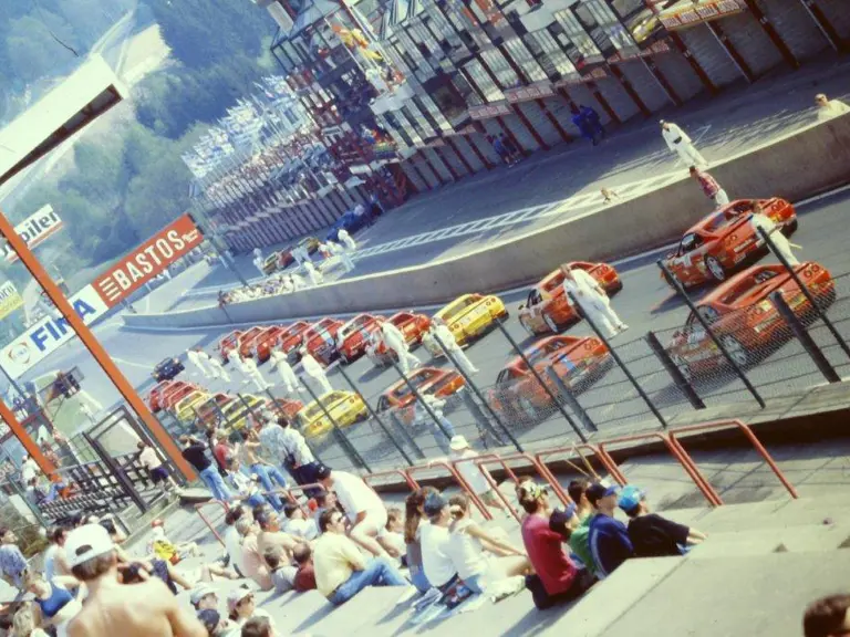 Starting grid at Circuit de Spa-Francorchamps for the 1995 West European Ferrari Challenge.