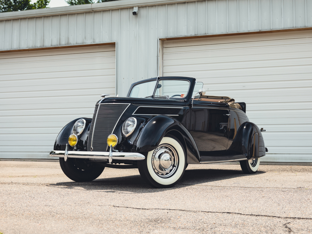 1937 Ford DeLuxe Roadster