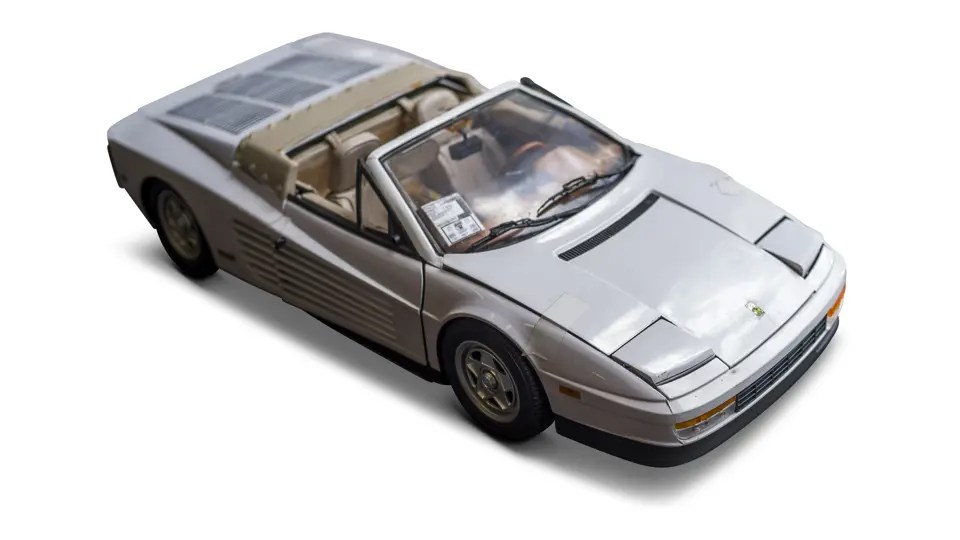 Detailed model of a Ferrari Testarossa in scale 1/8 for sale