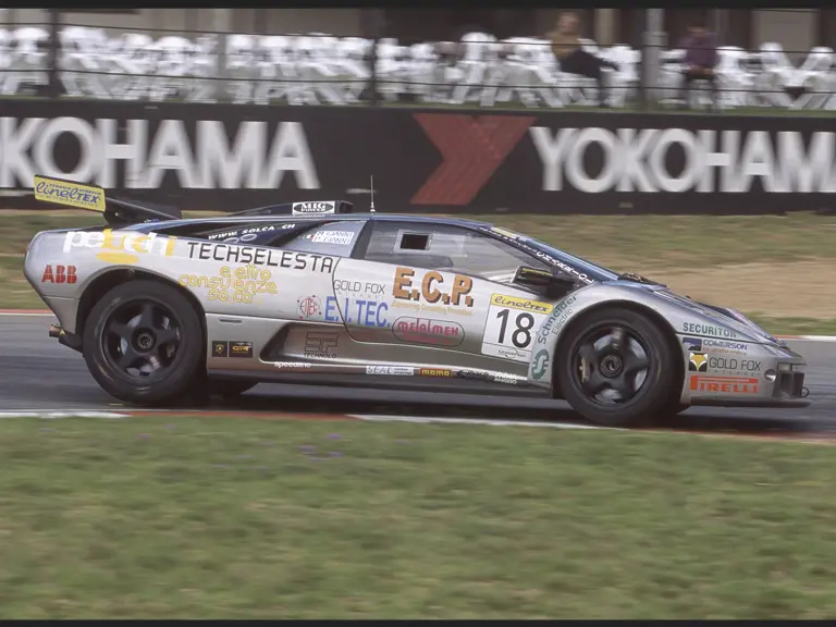 Chassis 12478 racing at Kyalami in the GTR Supertrophy on 25/26 November 2000.