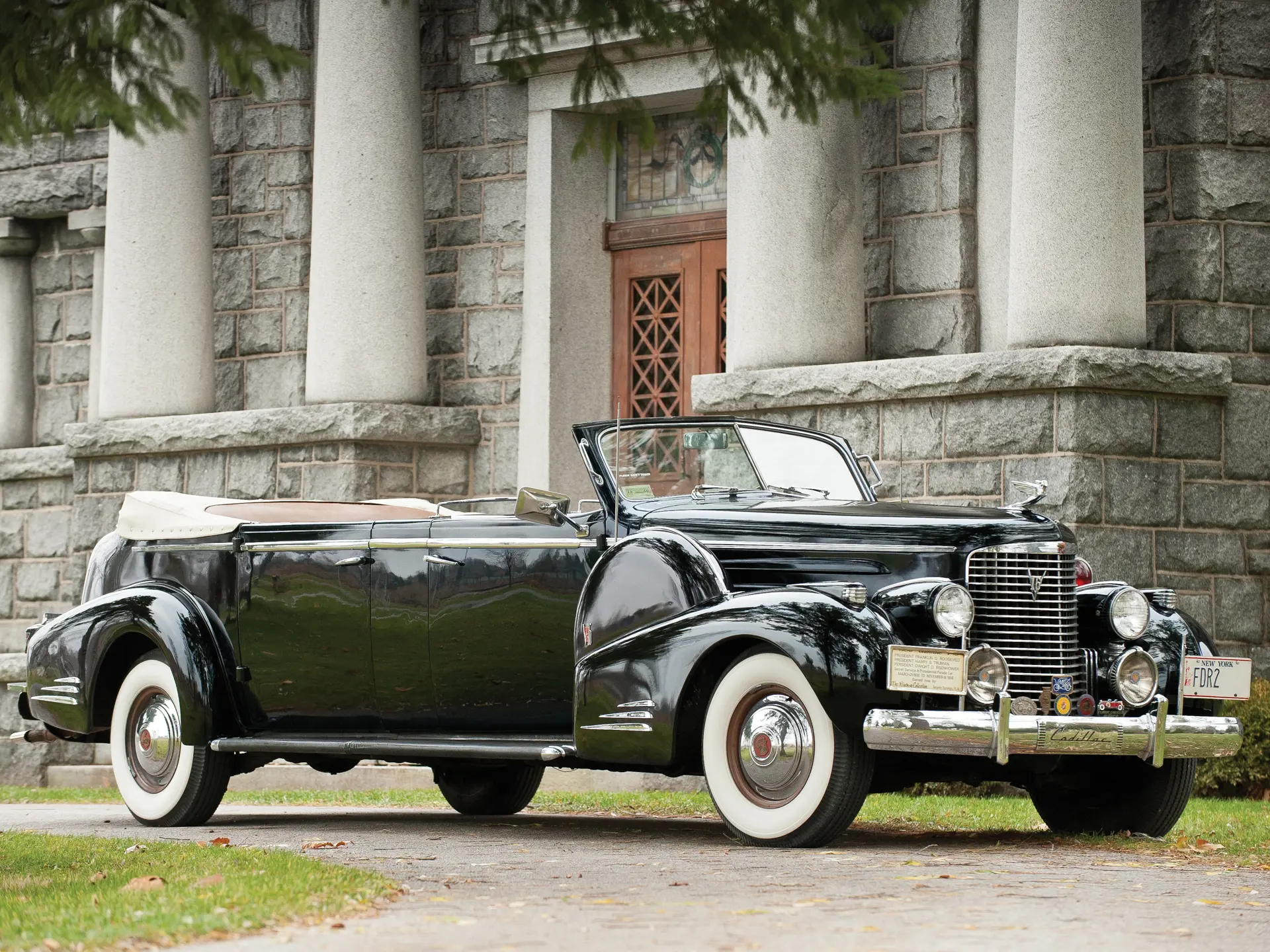 Road Signature 1:24 1938 Cadillac V-16 Presidential Limo