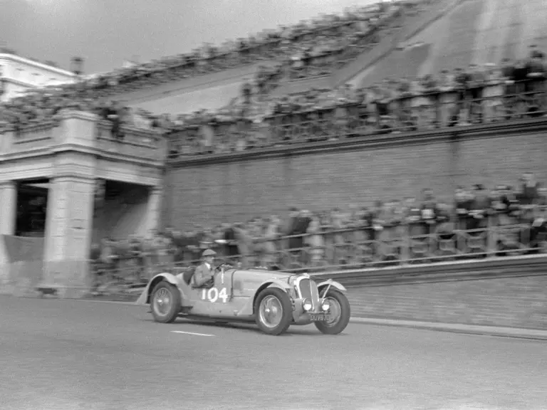 In his first post-war event, Rob Walker is captured here at the Brighton Speed Trials on 1 September 1946.