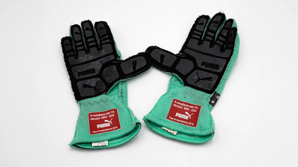 スポーツ選手 Nico Rosberg 2017 Mercedes Used Gloves Shop: Nico Rosberg's World Champion gloves