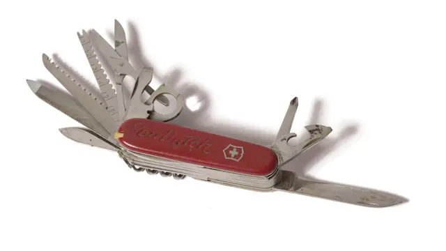   2008ヘリテージ ブローチ mム288 Swiss Army Knife Engraved by Von Dutch | The Petersen Automotive