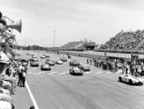 Start of the 1960 1000 Kilometers of Buenos Aires. Chassis 0933 GT (#52, with single racing stripe) is at the back right between two Porsches.