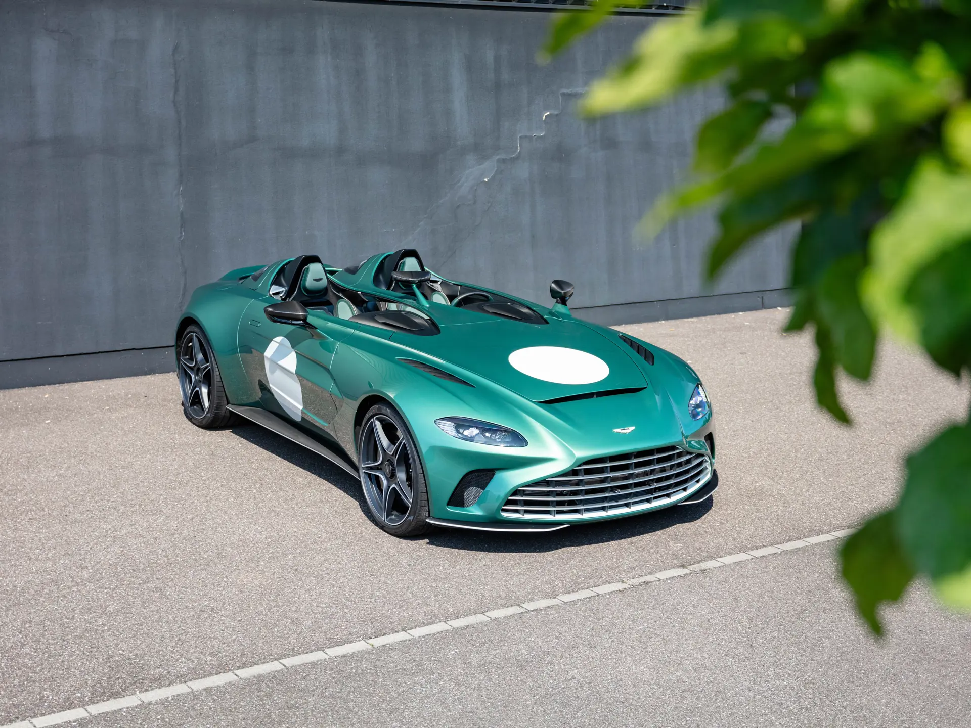 Aston Martin DBR9 'Launch Version' 2台セット Aston Martin DBR9 'Launch Version' 2台セット - メルカリ