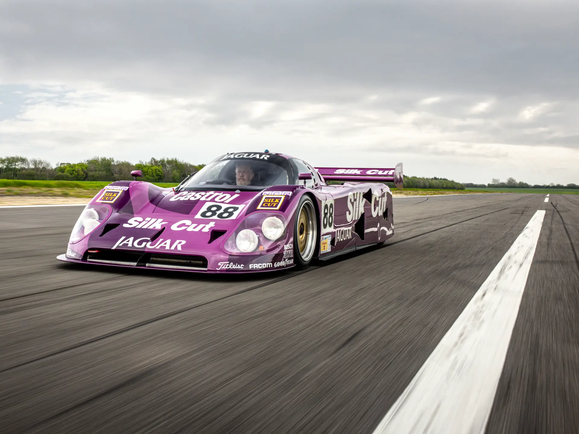 Auto Barn Jaguar XJR 12-91-1 Silk Cut 紫 - メルカリ