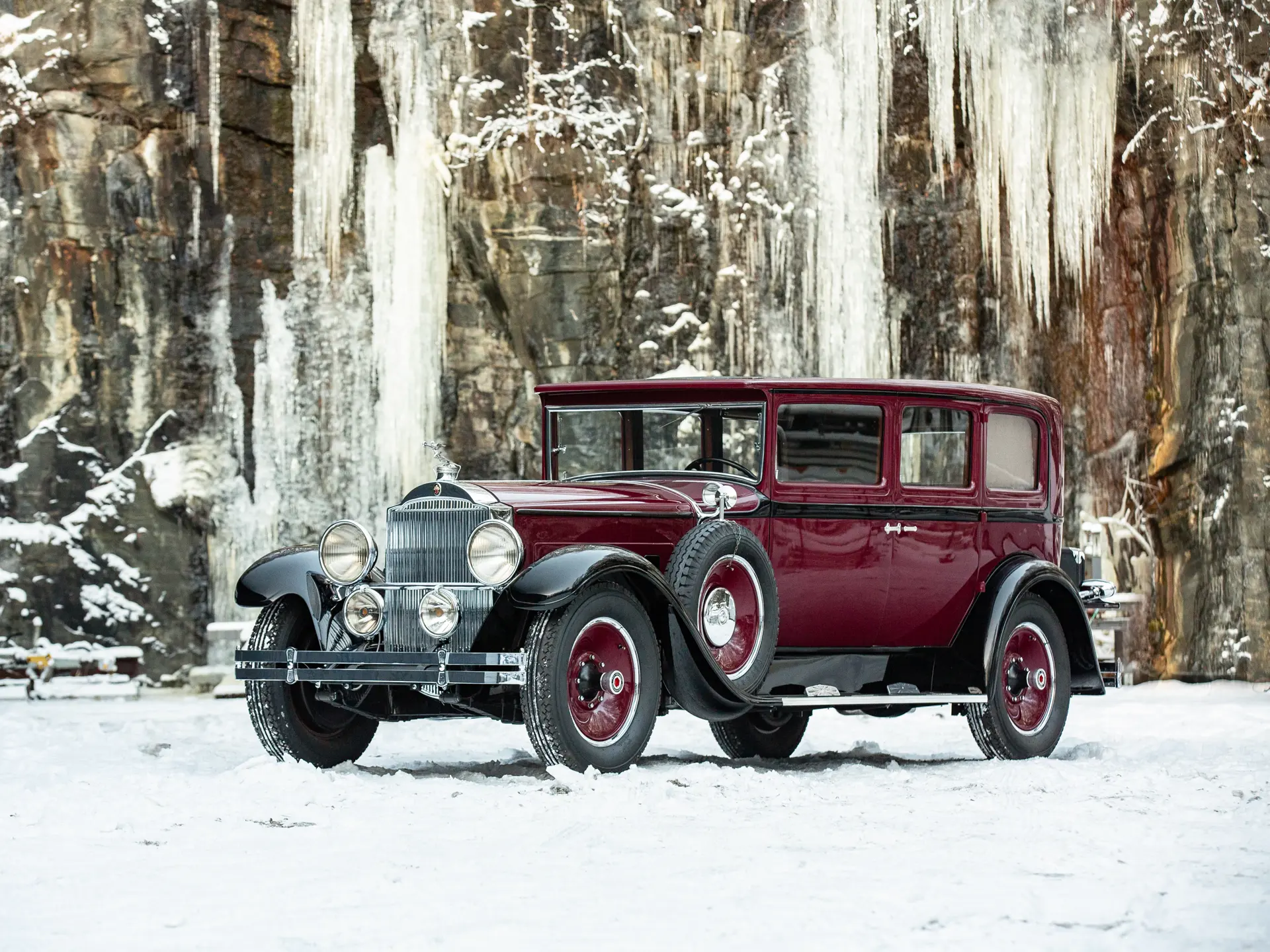 1929 Packard 645 Deluxe Eight Sedan | Paris 2024 | RM Sotheby's