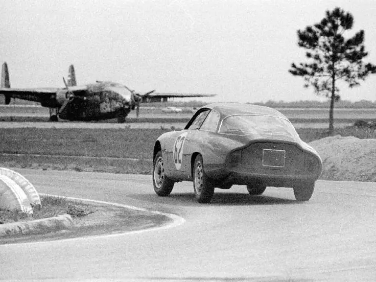 Chassis number 0200 at the 1962 12 Hours of Sebring.
